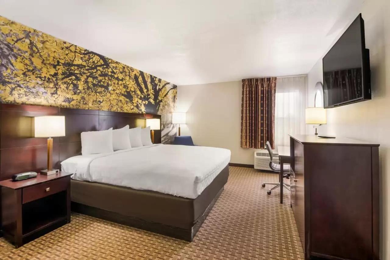 Hotel Clarion Pointe Abingdon Exterior foto